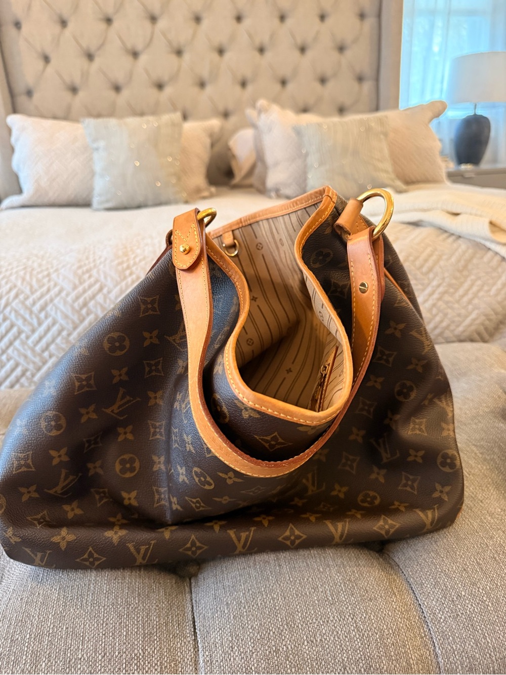 Louis Vuitton Monogram Canvas Shoulder Bag with Natural Vachetta Trim - Picture 2 of 9